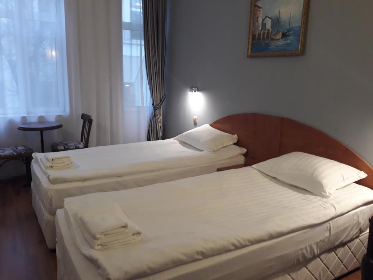 Three Dolphins Hotel With Rooftop Terracе Varna Eksteriør bilde