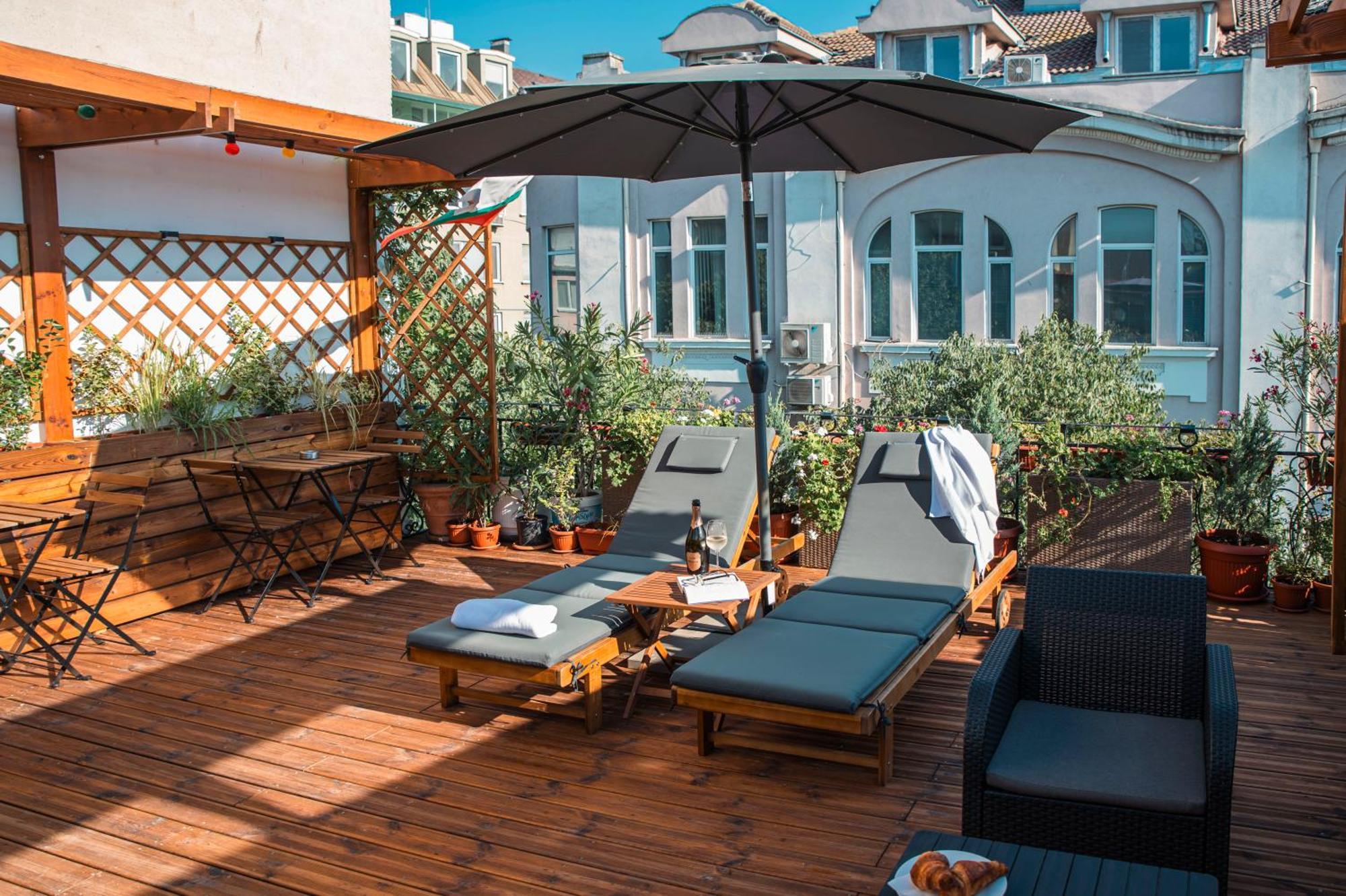 Three Dolphins Hotel With Rooftop Terracе Varna Eksteriør bilde